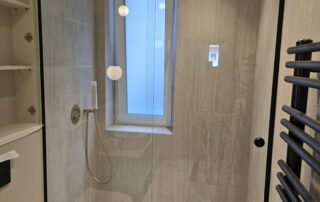 posuvny sprchový kút 2